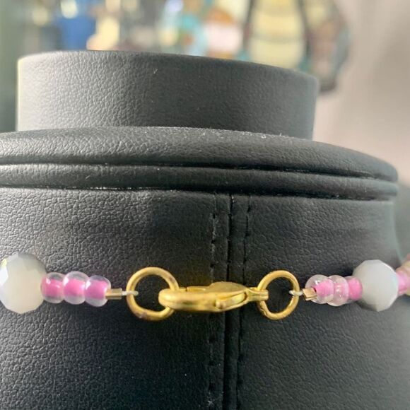 D Riddle hand painted Floral pendant with beaded Necklace, in Gold - Picture 3 of 4